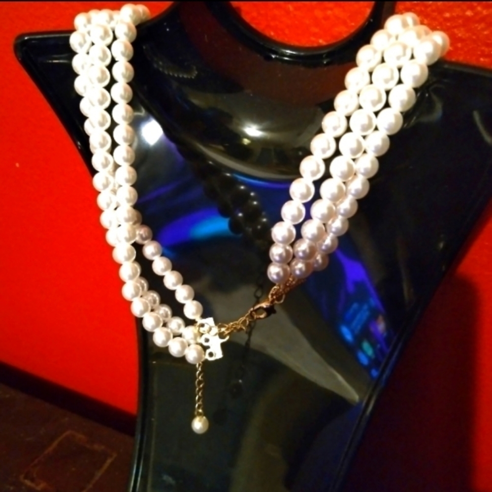 Faux Pearls, Luxurious!πΏ - Picture 5 of 6